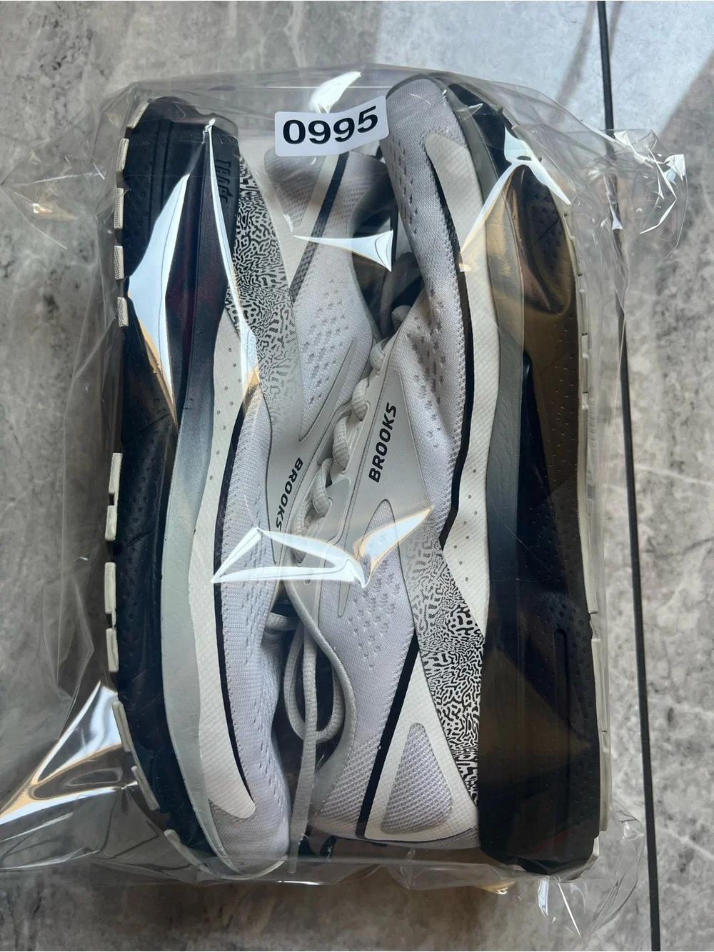 Brooks Trace 3 White/Black Oyster Running Jogging Training Gym Cross Fit Sz 12